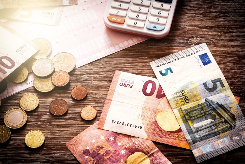 Στα 880 ευρώ ο κατώτατος μισθός από 1η Απριλίου - Ποια επιδόματα αυξάνονται
